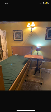 Reclining adjustable hospital bed