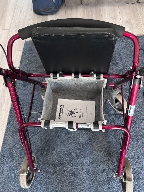 4 wheel walker with seat