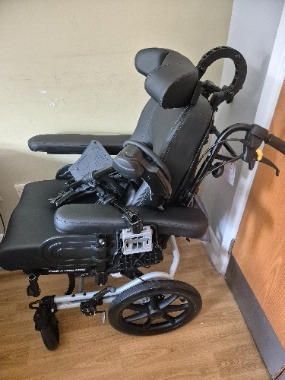 Rea azalea tilt in space wheelchair 