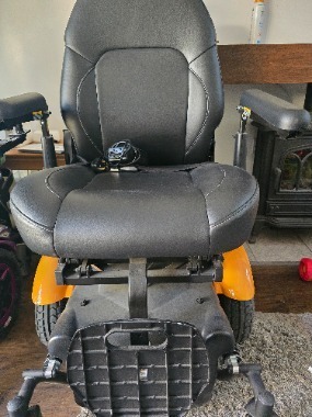 Power Wheelchair ĺ