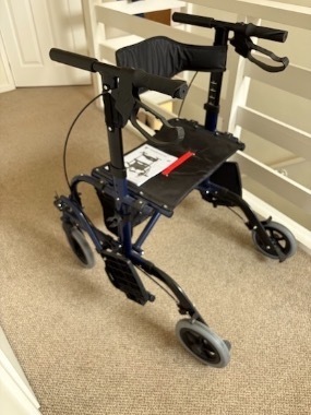 Folding rollator/wheelchair