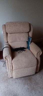 OAK MOBILITY RECLINER CHAIR