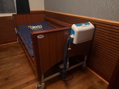 Alerta lomand standard bed finished in walnut + Alerta Sapphire 2 mattress system