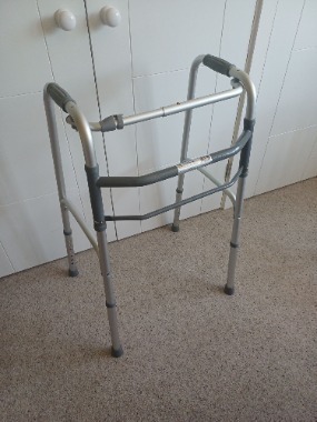 Folding Zimmer frame