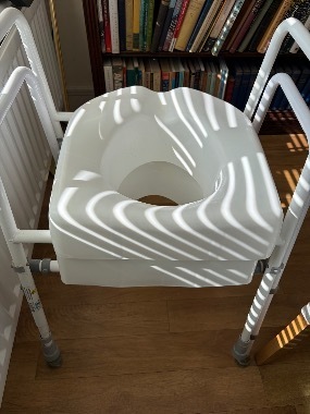 2 toilet frames with seat  (can be taken separately)