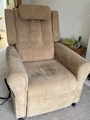 Upholstered riser / recliner chair